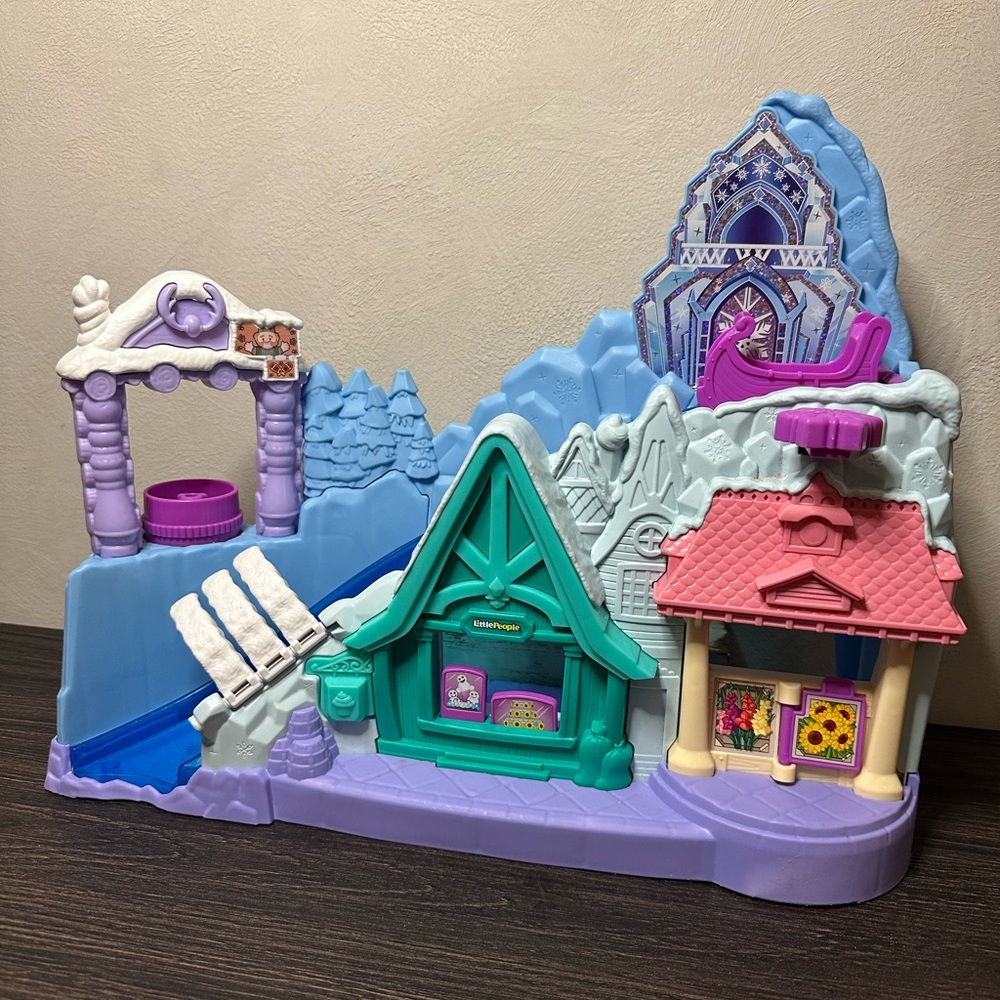 Little People Disney Frozen Arendelle Wonderland Playset with Sled